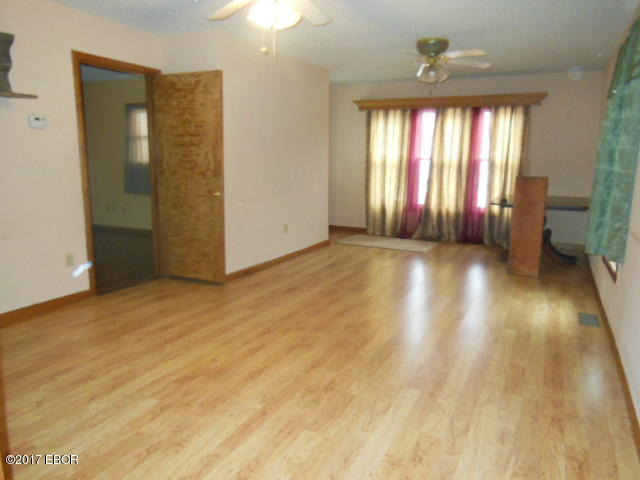 210 South Mill Street Flora, IL 62839 - Photo 5 of 50 Gallery Image 5