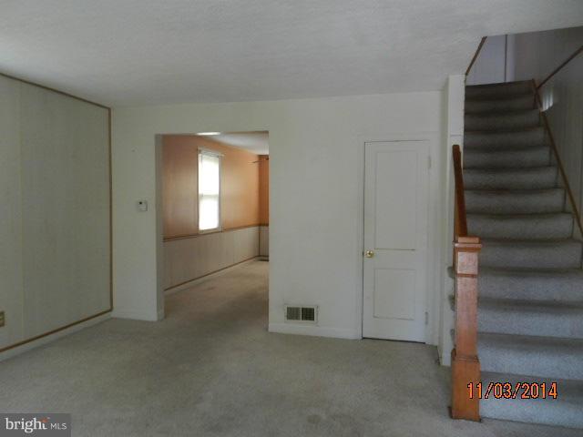 750 Old Riverside Road Baltimore, MD 21225 - Photo 3 of 14 Living Room