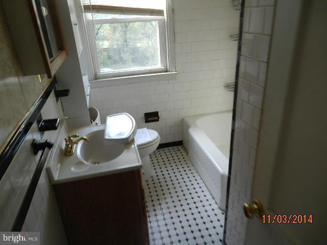 750 Old Riverside Road Baltimore, MD 21225 - Photo 9 of 14 Bath