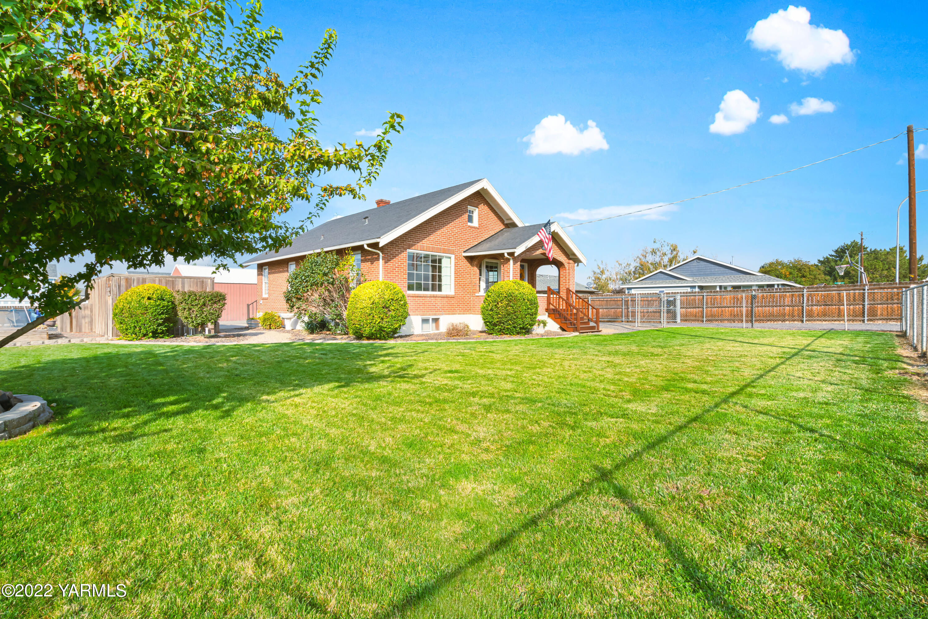 1510 Faucher Road Moxee, WA 98936 - Photo 3 of 43 a front view of house with yard and green space