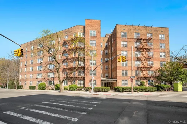 $448,888 | 74-45 Yellowstone Boulevard, Unit 5G | Forest Hills