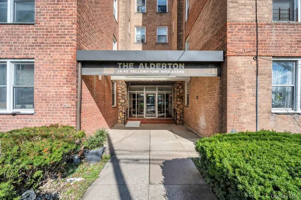 $448,888 | 74-45 Yellowstone Boulevard, Unit 5G | Forest Hills