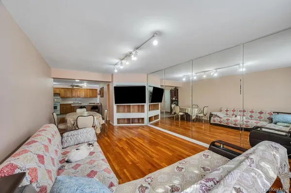 $448,888 | 74-45 Yellowstone Boulevard, Unit 5G | Forest Hills