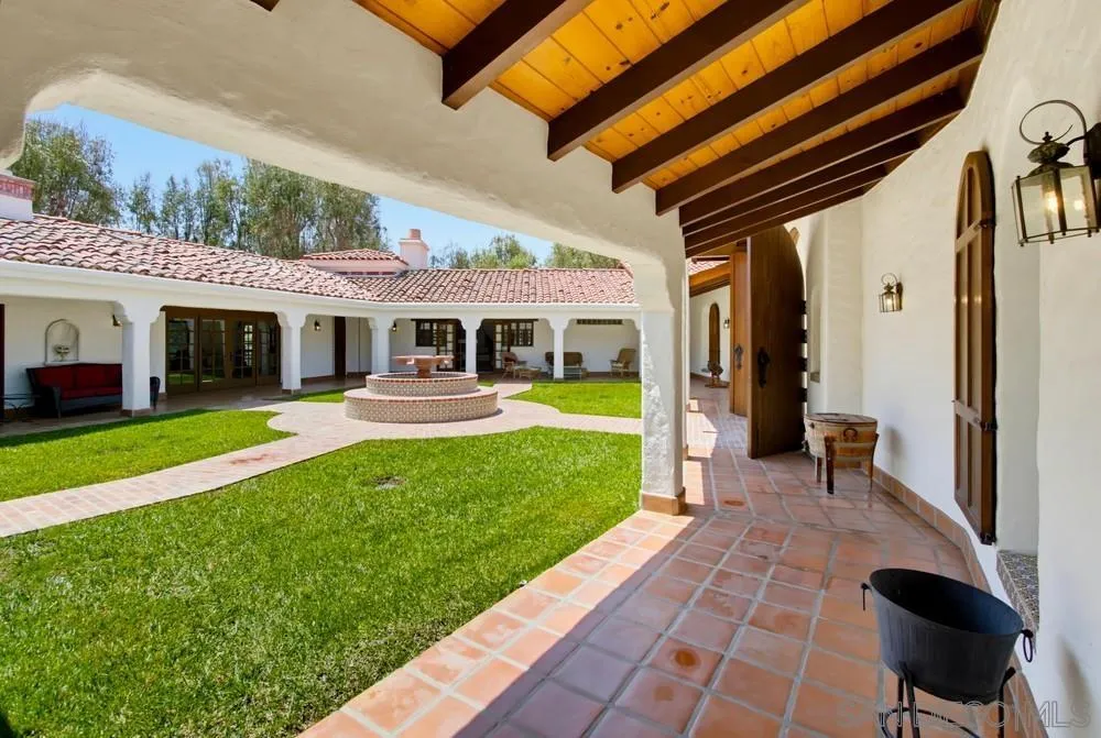 5443 Calzada Del Bosque Rancho Santa Fe, CA 92067 - Photo 12 of 70