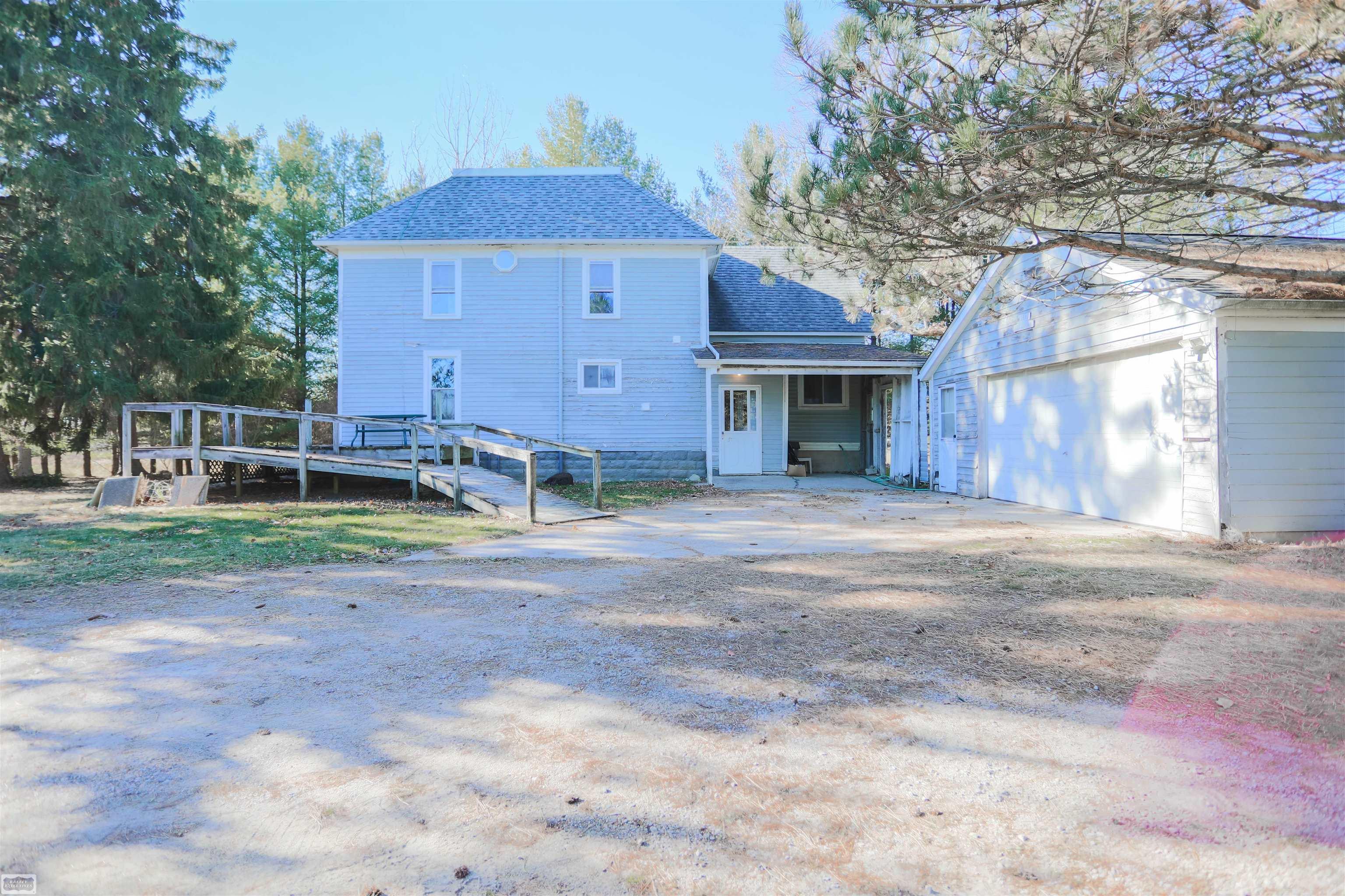 13582 Sullivan Road Capac, MI 48014 - Photo 4 of 37 Side