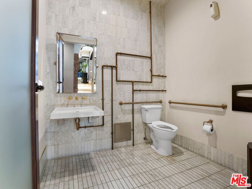 460 South Spring Street, Unit 512 Los Angeles, CA 90013 - Photo 29 of 33