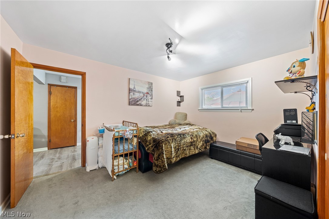 1106 Orchardview Road Cleveland, OH 44134 - Photo 9 of 22