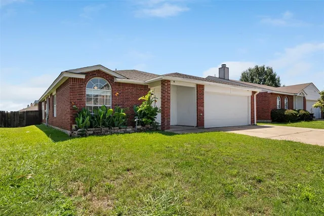 $275,000 | 8109 Dripping Springs Drive, Fort Worth, TX 76134