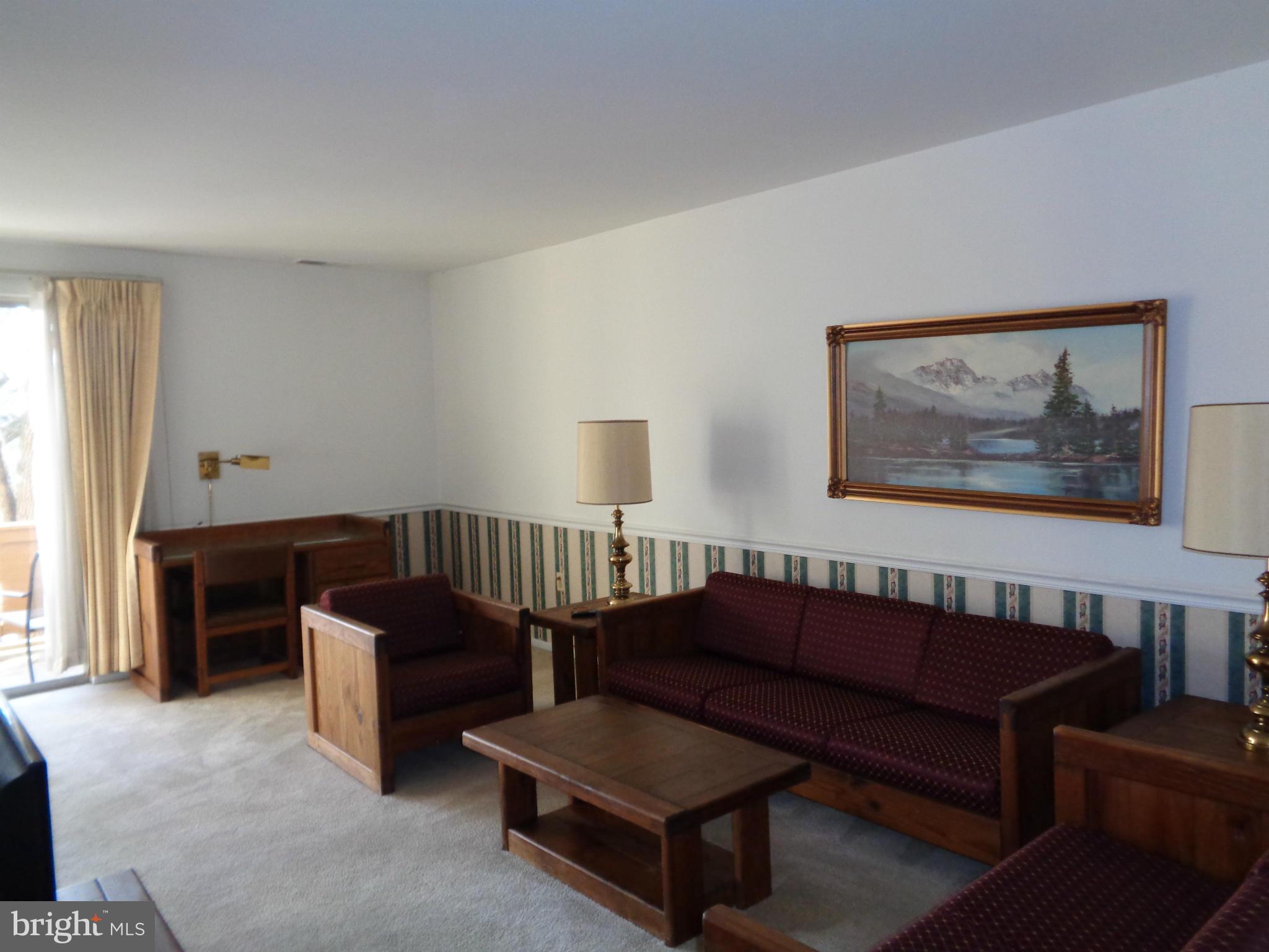 7 Hamill Road, Unit 7D Baltimore, MD 21210 - Photo 5 of 22 Living Room