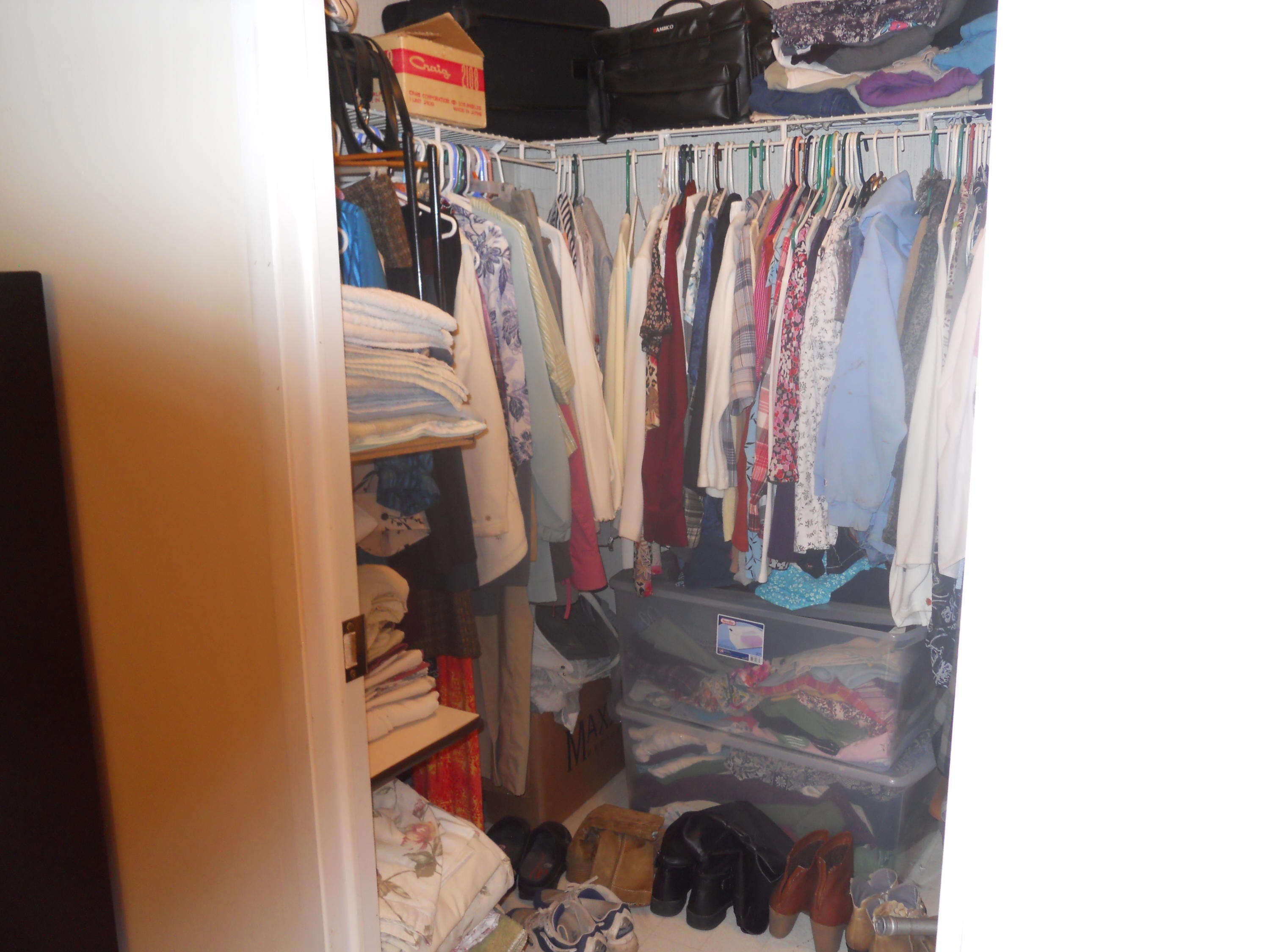 1103 Ferry Road Grants Pass, OR 97526 - Photo 16 of 19 master walk in closet