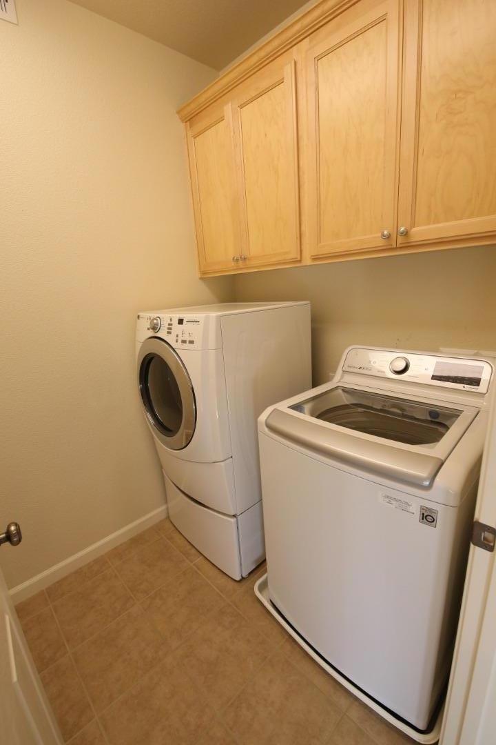 5150 Fioli Loop San Ramon, CA 94582 - Photo 30 of 38 a utility room with dryer and washer
