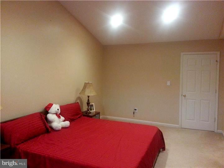 35 York Road Princeton Junction, NJ 08550 - Photo 11 of 17 Master Bedroom
