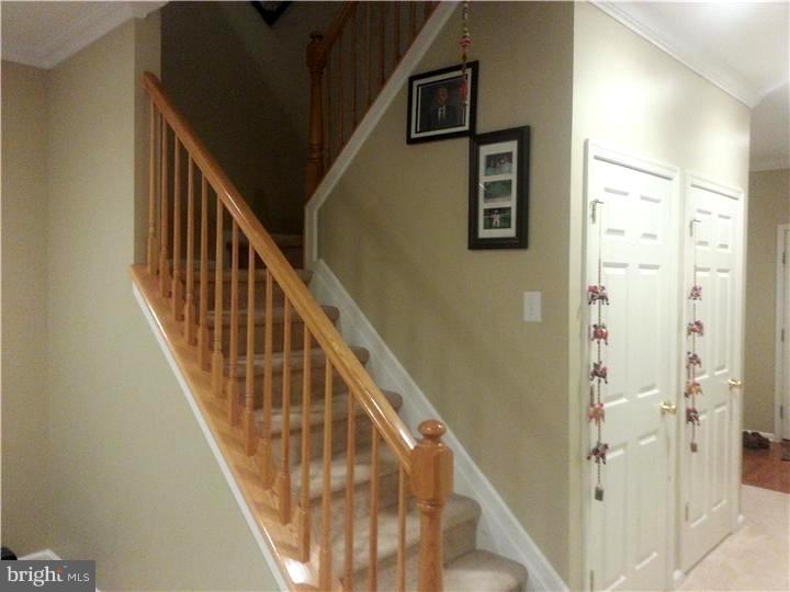 35 York Road Princeton Junction, NJ 08550 - Photo 3 of 17 Hallway