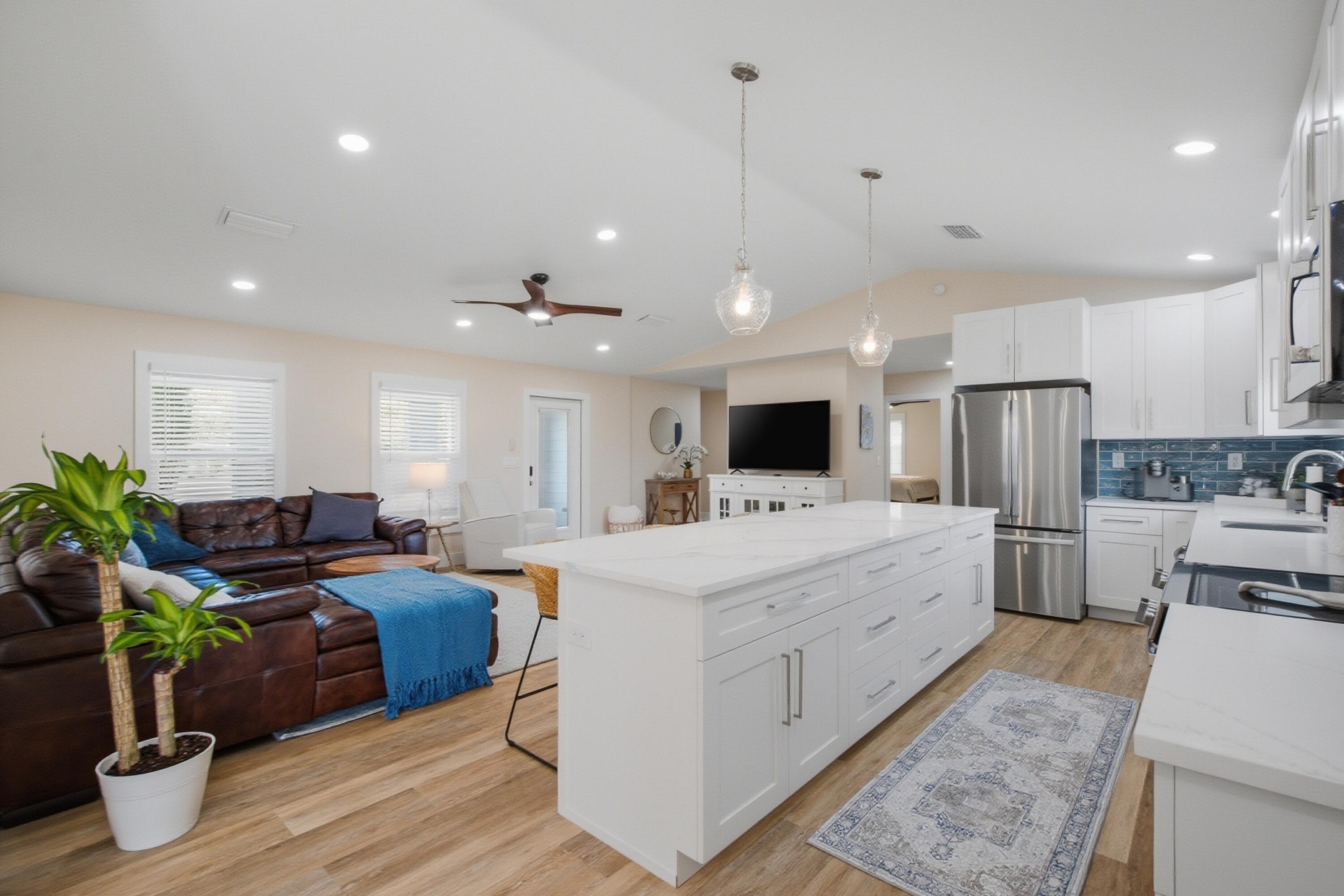 5216 Southeast Orange Street Stuart, FL 34997 - Photo 11 of 41 5216_SE_Orange_St_013