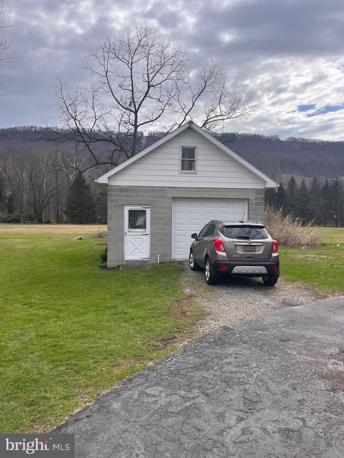 2022 Everett Road East Freedom, PA 16637 - Photo 3 of 13