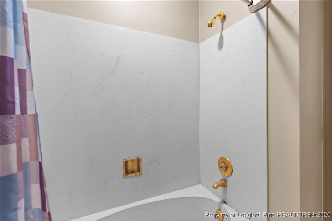 124 Racquet Lane Pinehurst, NC 28374 - Photo 18 of 25 a bathroom with a shower and bathtub
