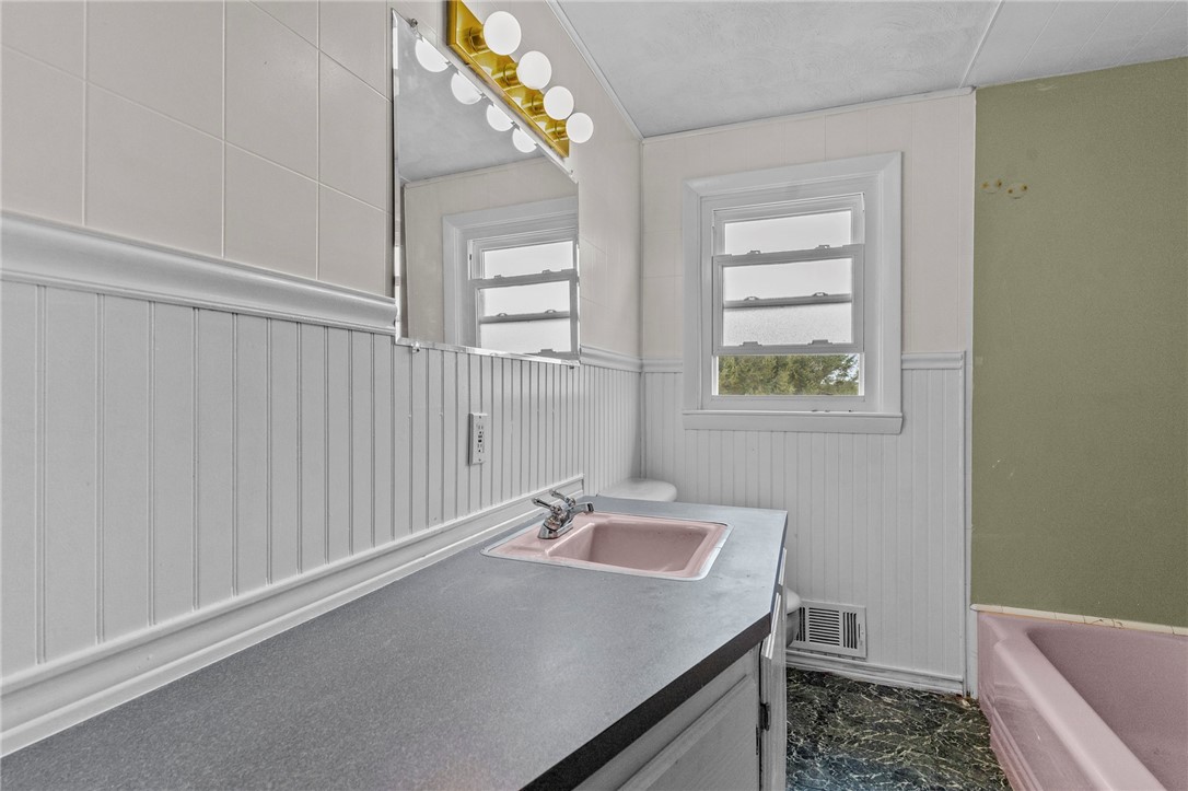 208 Baldwin Road Warwick, RI 02886 - Photo 19 of 35 Full Bath