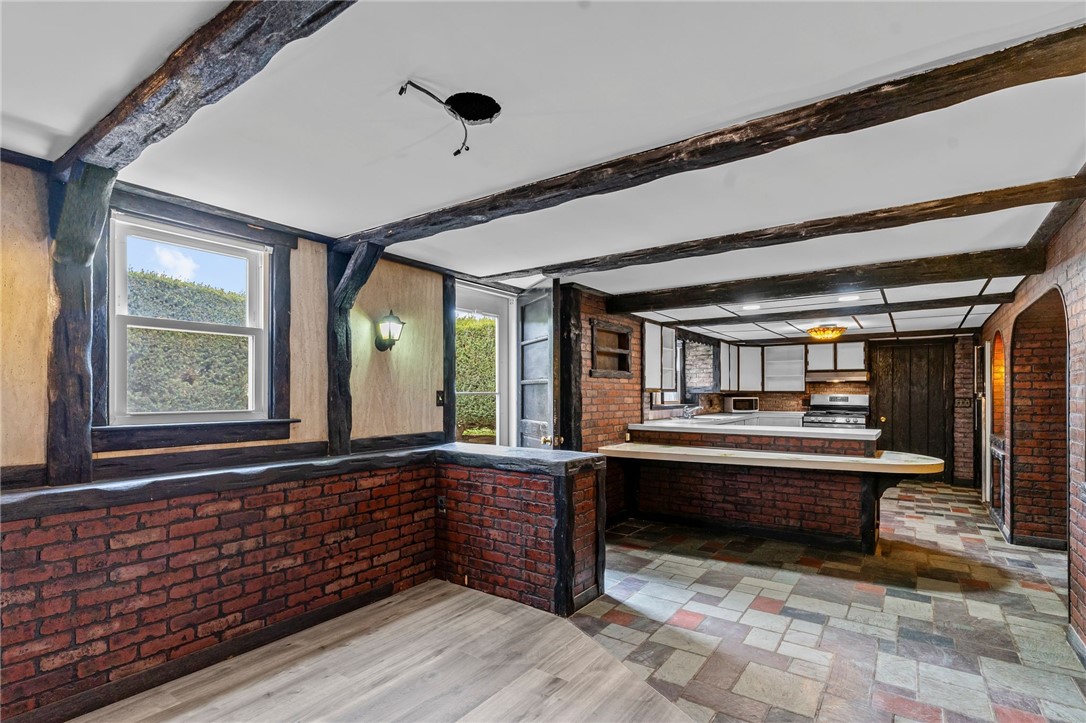 208 Baldwin Road Warwick, RI 02886 - Photo 21 of 35