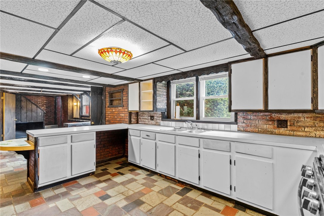 208 Baldwin Road Warwick, RI 02886 - Photo 23 of 35