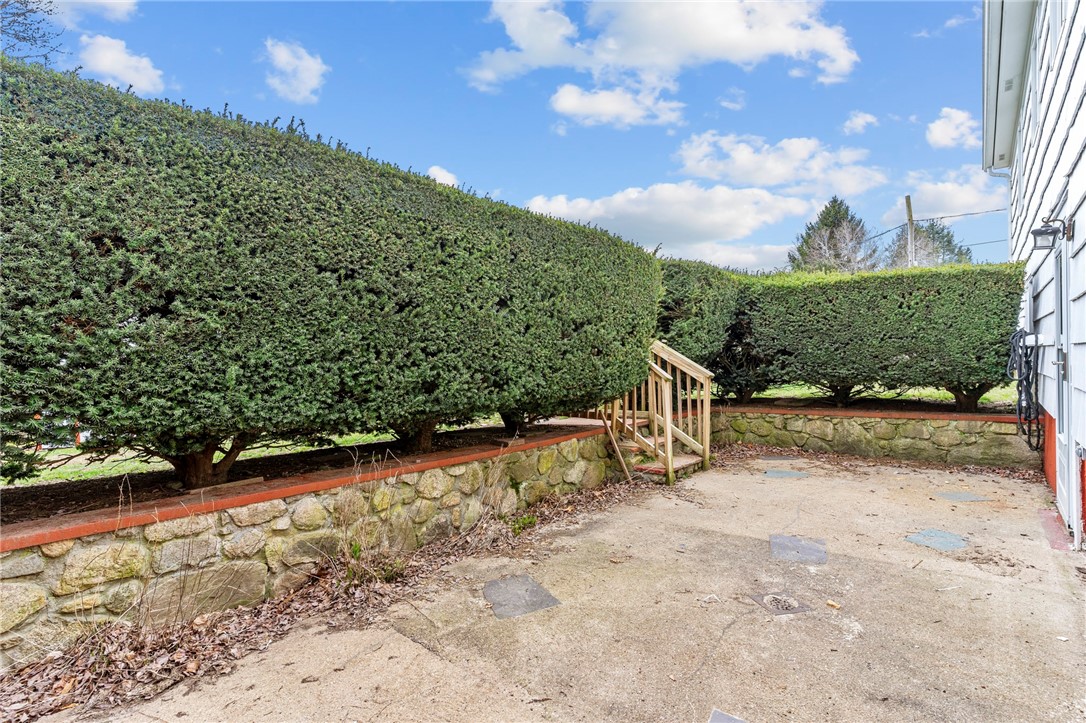 208 Baldwin Road Warwick, RI 02886 - Photo 31 of 35
