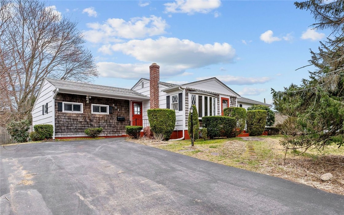 208 Baldwin Road Warwick, RI 02886 - Photo 4 of 35