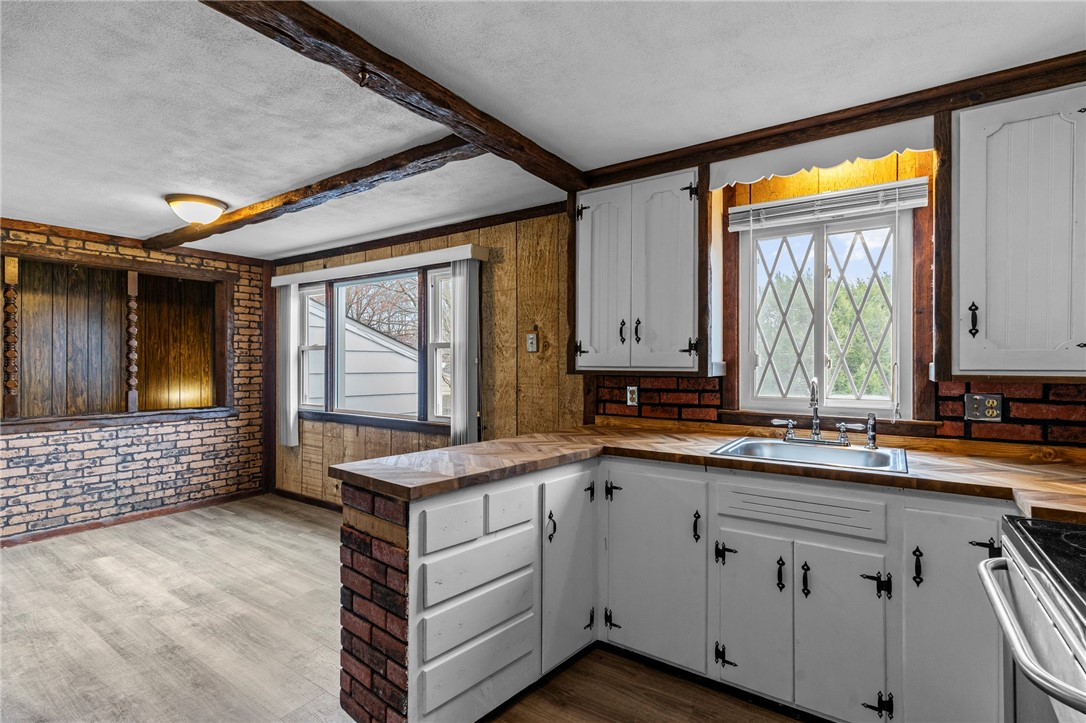 208 Baldwin Road Warwick, RI 02886 - Photo 9 of 35