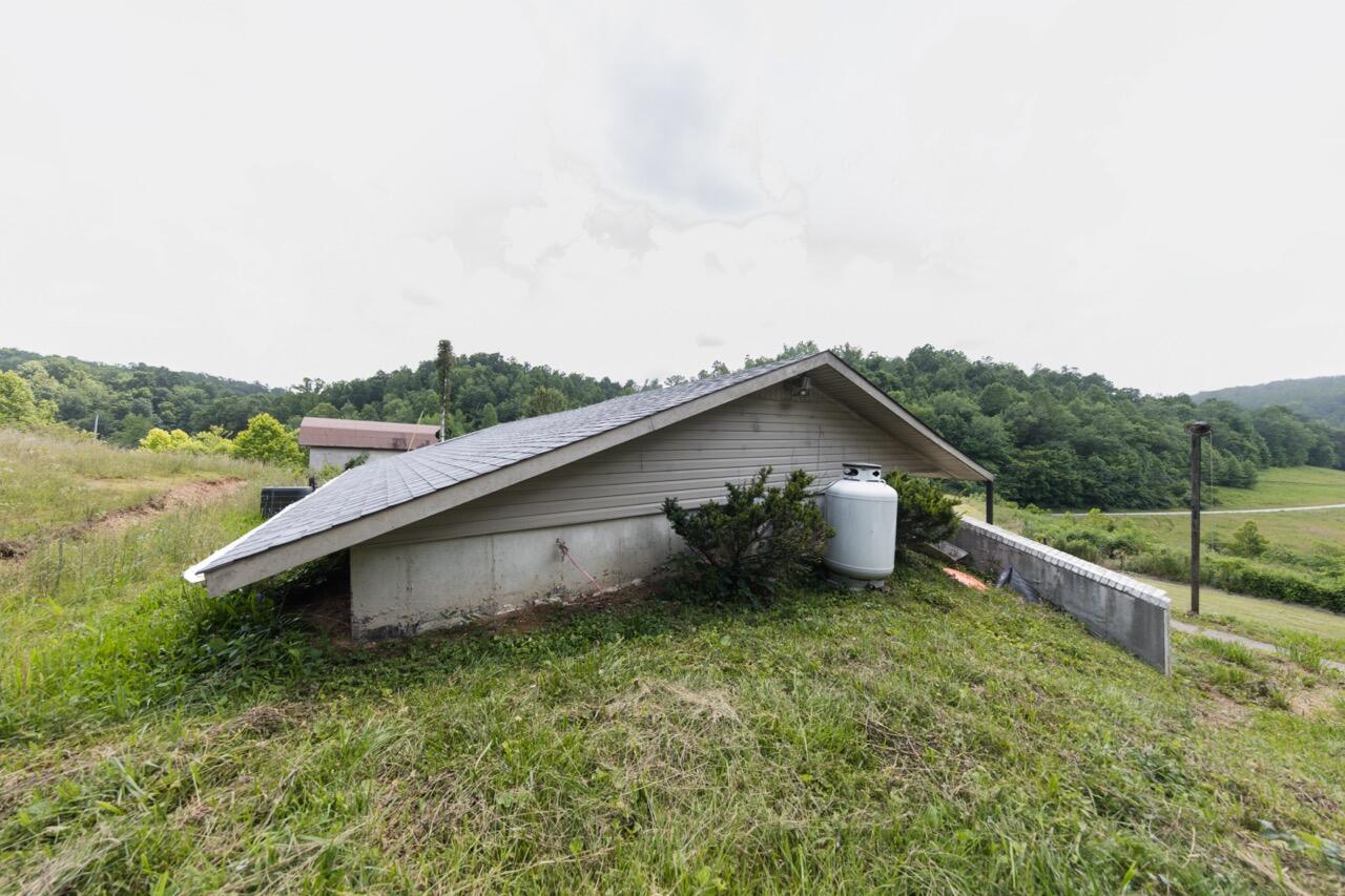 2090 Langnau Road London, KY 40741 - Photo 6 of 27 0F8A0416-Enhanced-NR Large