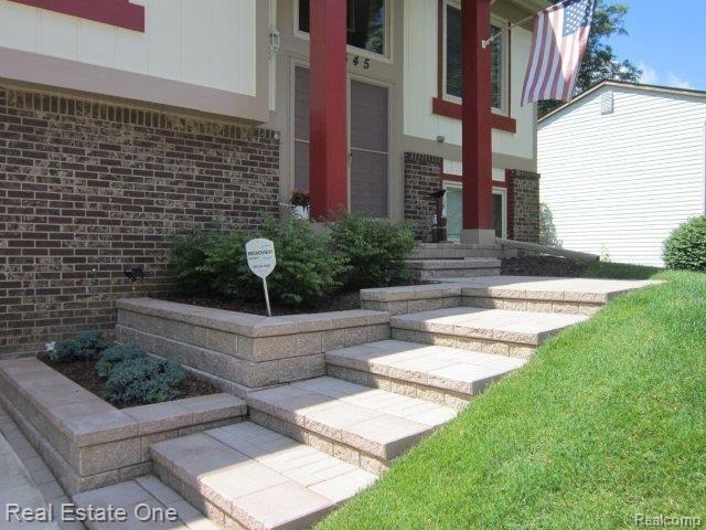 40345 Oak Tree Novi, MI 48375 - Photo 2 of 41 newer steps.JPG