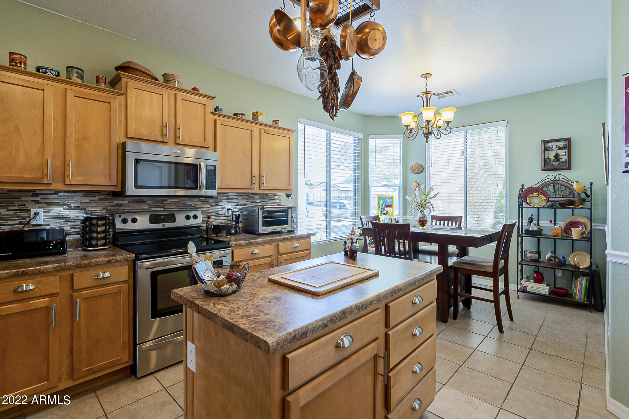 14864 South Redondo Road Arizona City, AZ 85123 - Photo 11 of 37 Kitchen/Dining