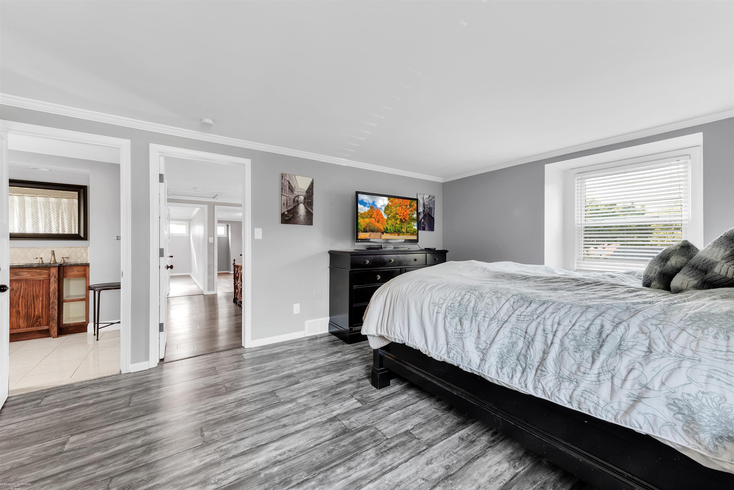 31 North Duval Road Grosse Pointe, MI 48236 - Photo 28 of 55 50118441-27.JPG