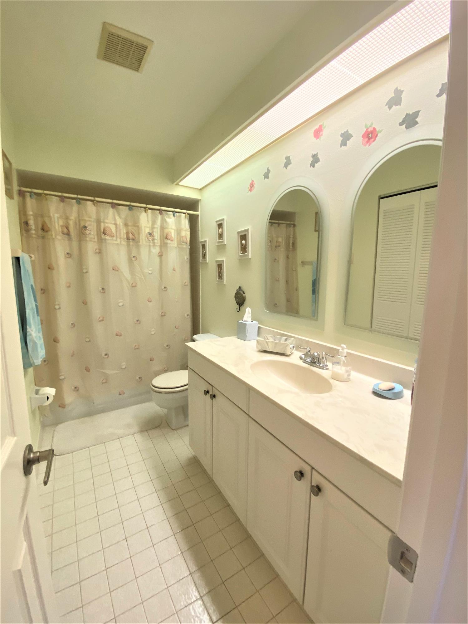 5143 Minto Road Boynton Beach, FL 33472 - Photo 18 of 32 Guest Bathroom