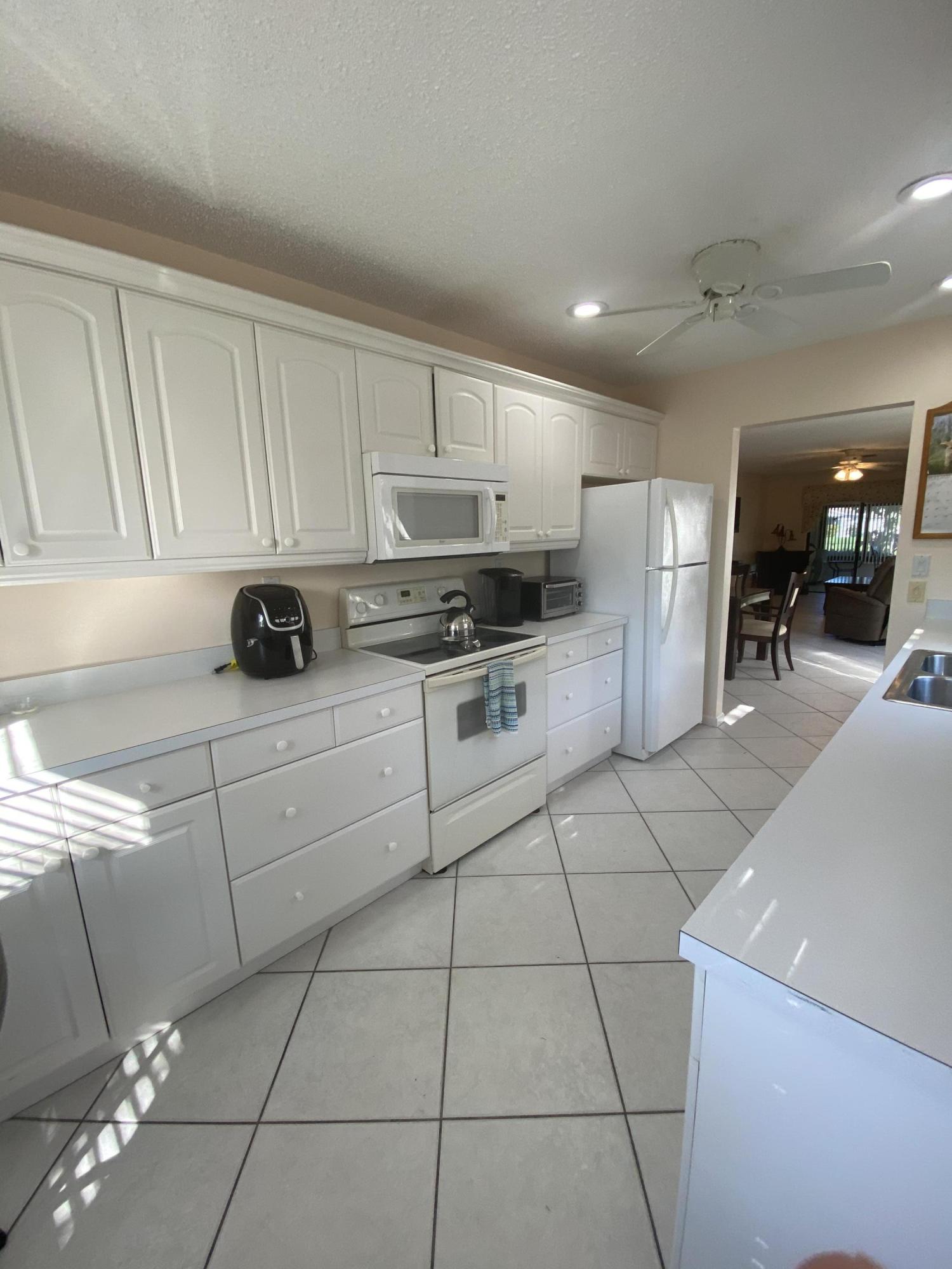 5143 Minto Road Boynton Beach, FL 33472 - Photo 4 of 32 Kitchen