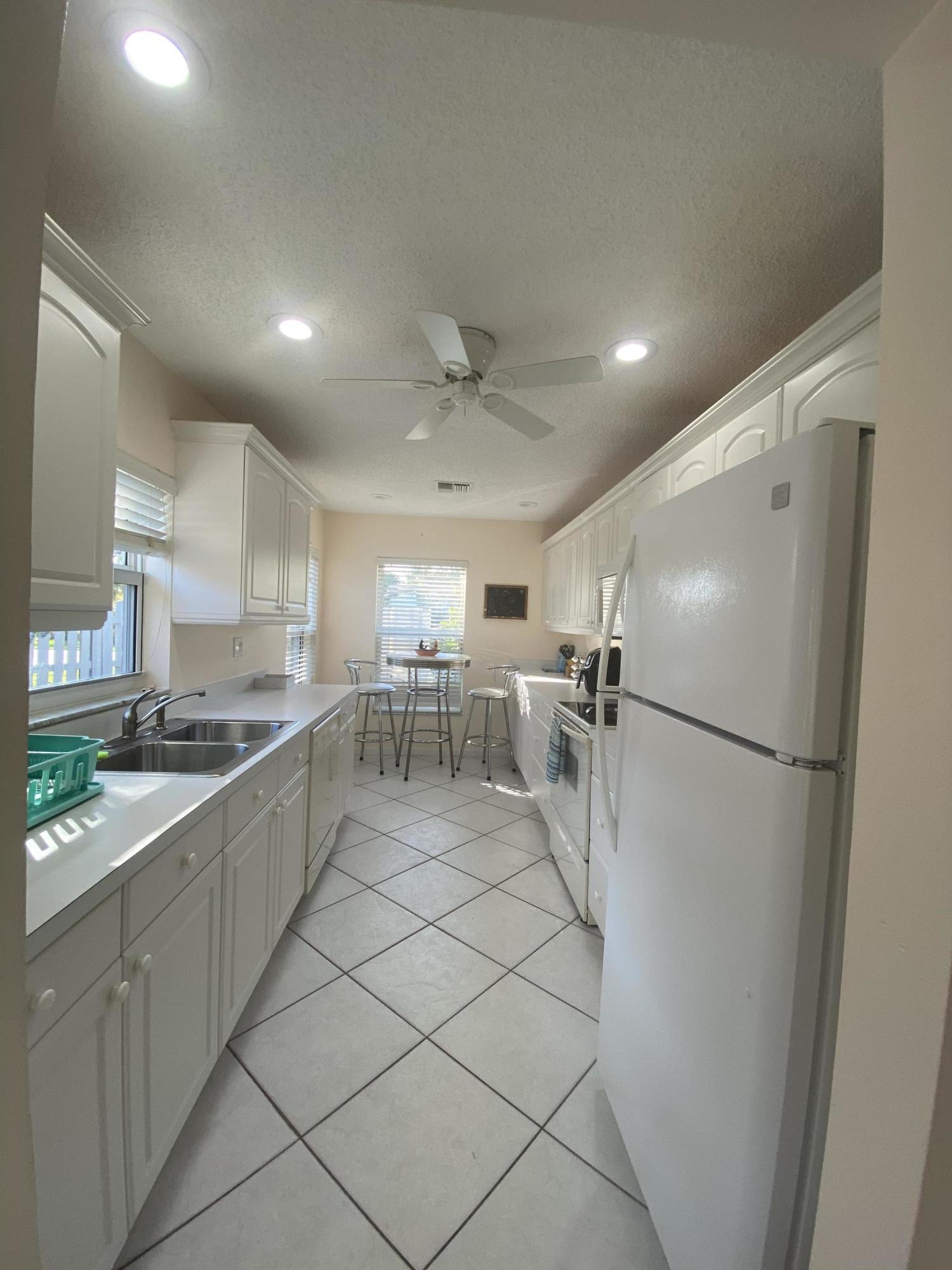 5143 Minto Road Boynton Beach, FL 33472 - Photo 6 of 32 Kitchen