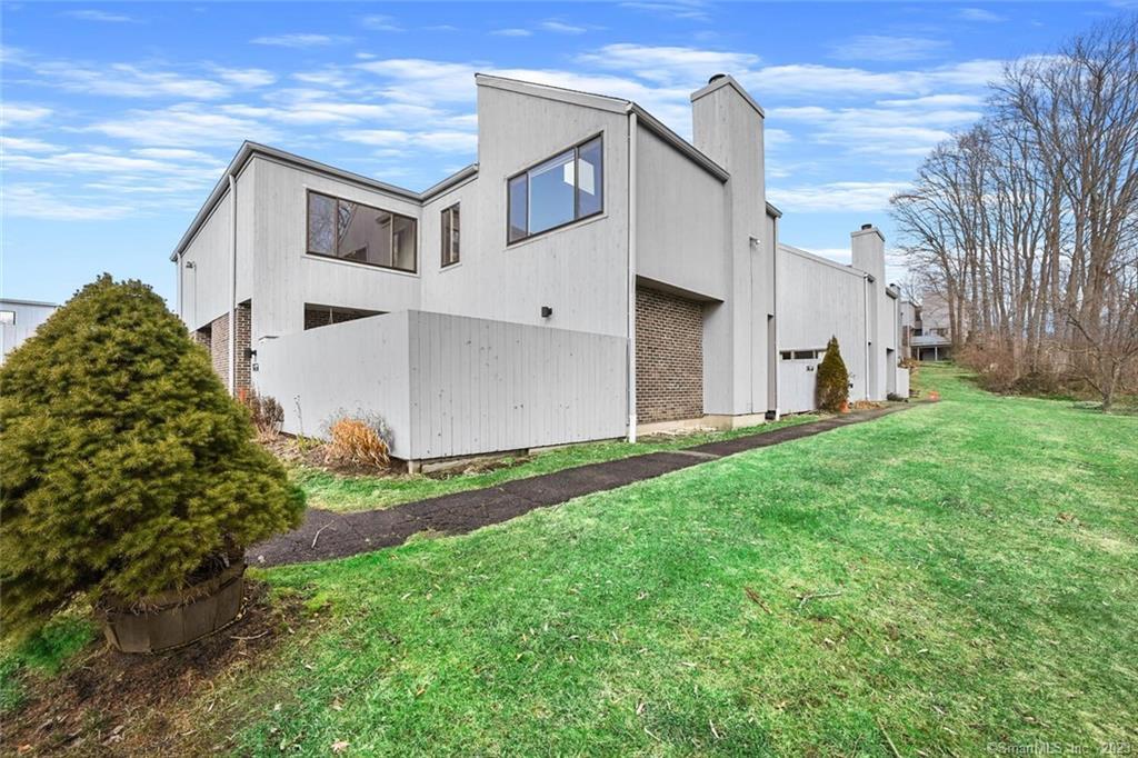 2 Teaberry Lane, Unit 2 Ridgefield, CT 06877 - Photo 1 of 1 a front view of house with yard