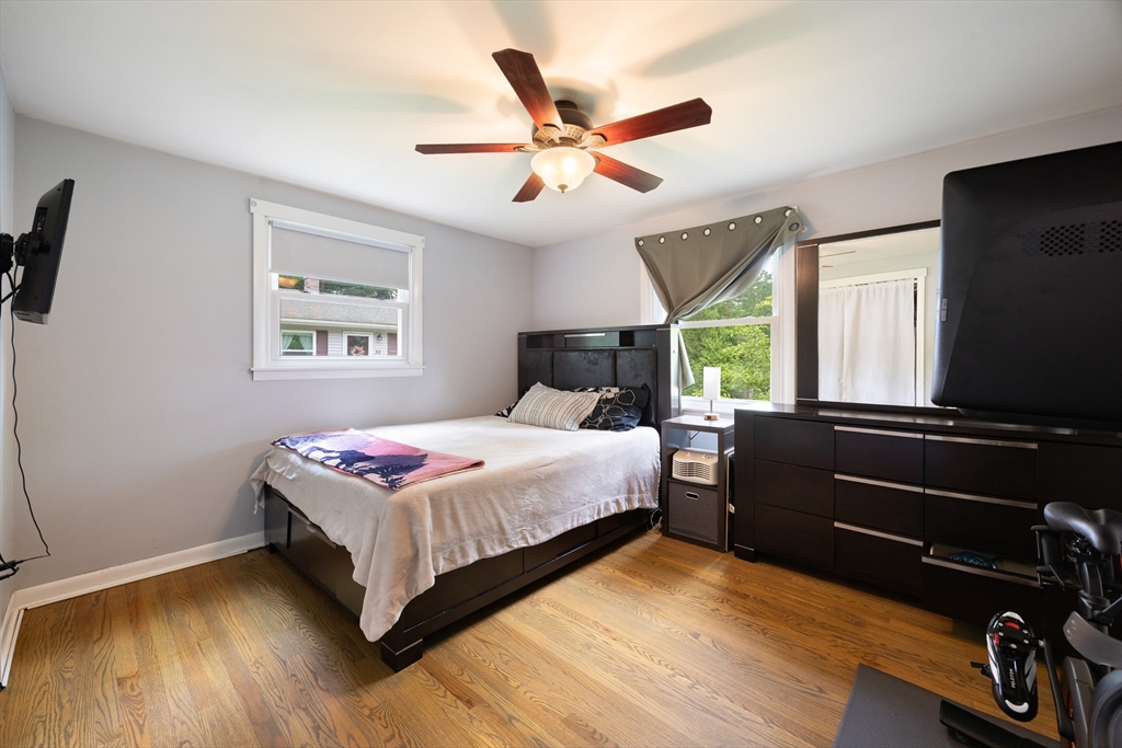37 Parkerview Street Springfield, MA 01129 - Photo 13 of 31