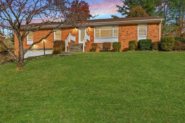 $347,000 | 3307 Longhorn Road, Roanoke, VA 24018