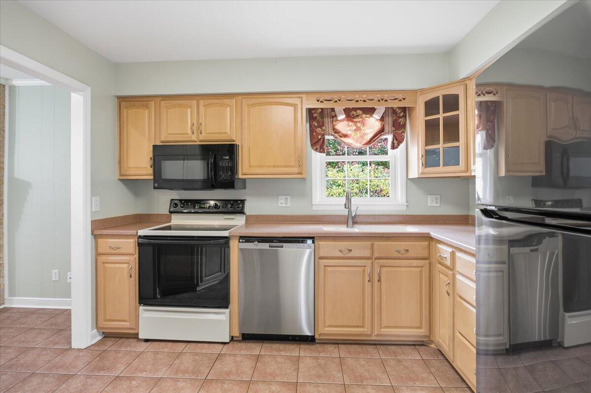 3307 Longhorn Road Roanoke, VA 24018 - Photo 12 of 53 10-3307 Longhorn Rd-10