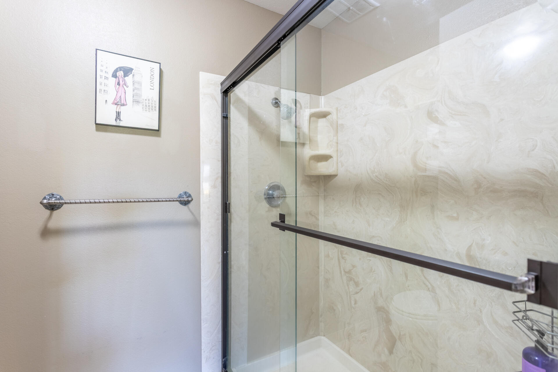 1937 Bechelli Lane Redding, CA 96002 - Photo 16 of 48 Bathroom
