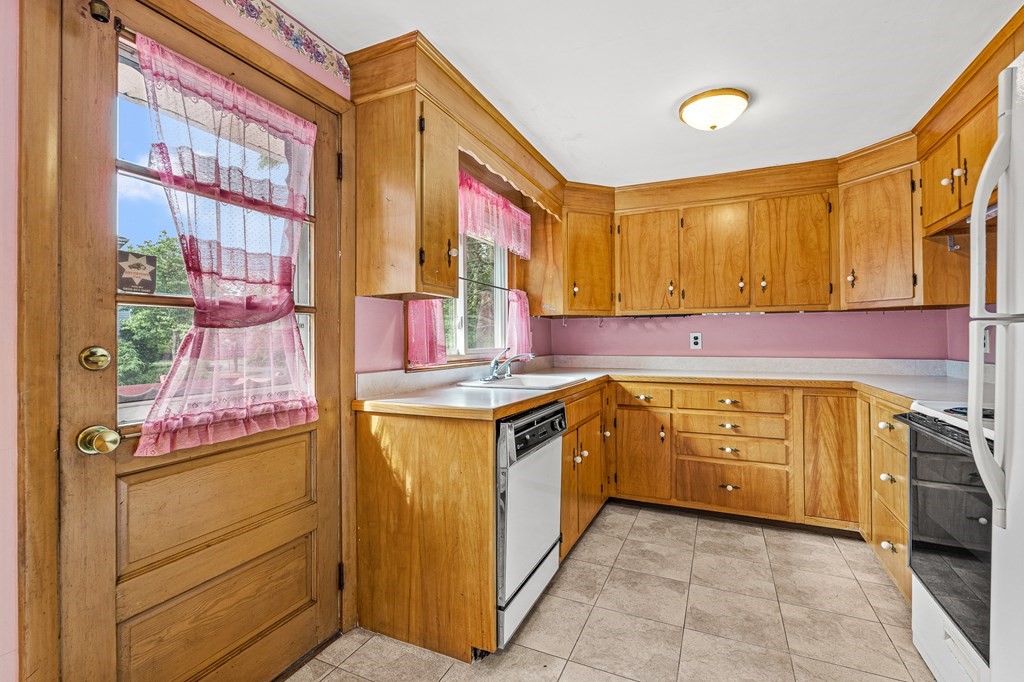 4 Lillian Road Lexington, MA 02420 - Photo 20 of 40 Gallery Image 20
