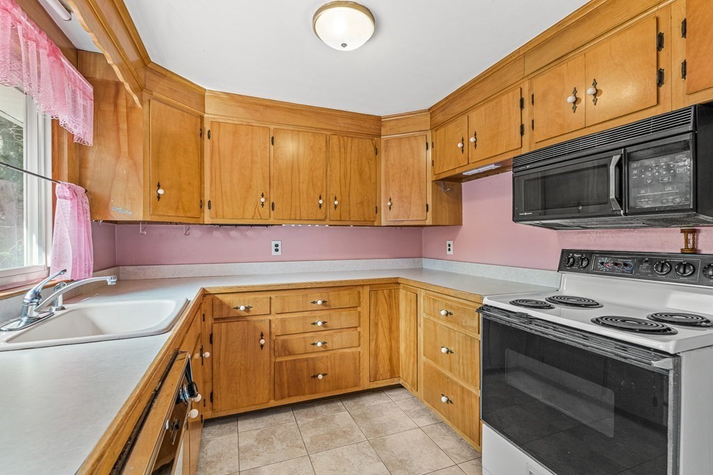 4 Lillian Road Lexington, MA 02420 - Photo 21 of 40 Gallery Image 21