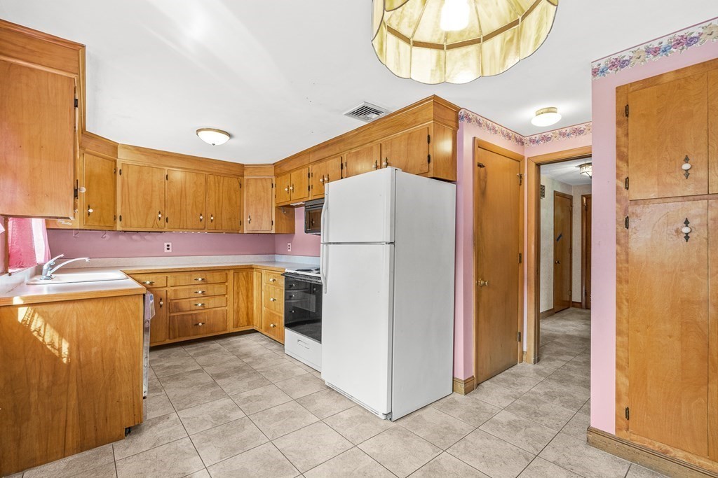 4 Lillian Road Lexington, MA 02420 - Photo 22 of 40 Gallery Image 22