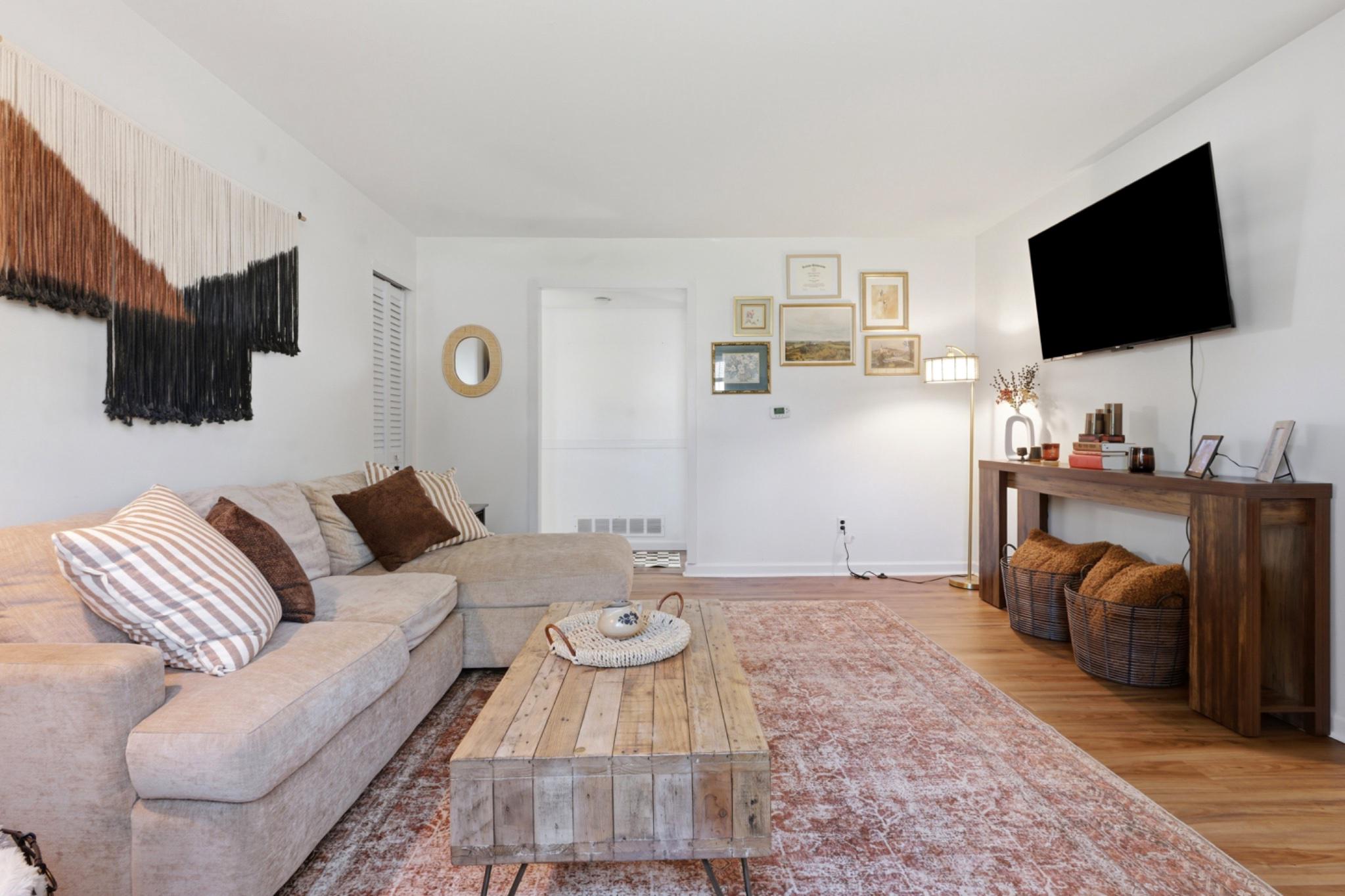 176 Eaves Mill Road Medford, NJ 08055 - Photo 15 of 22 Living Room