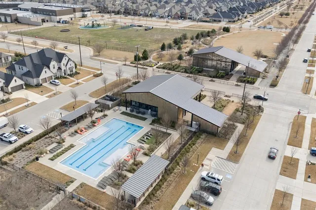 a picture of city view with outdoor space