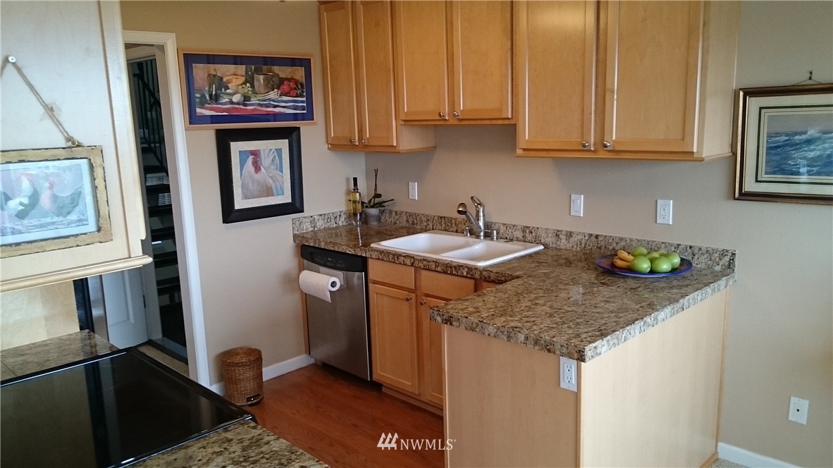 520 Maple Street, Unit 101 Edmonds, WA 98020 - Photo 5 of 15
