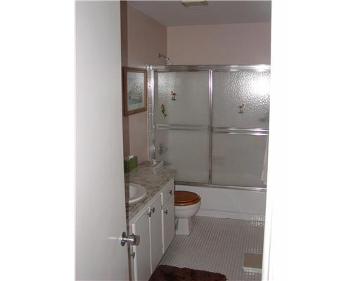 6091 Dusenburg Road, Unit 6091 Delray Beach, FL 33484 - Photo 7 of 8 Bathroom