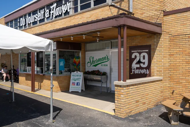 $465,000 | 1447 71 1/2 Street, South Haven, MI 49090