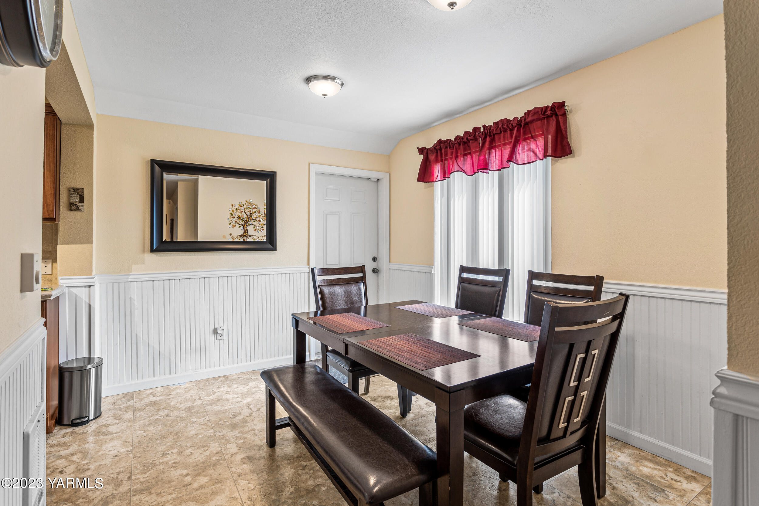 202 West Charron Road Moxee, WA 98936 - Photo 13 of 39 a view of a dining room with furniture