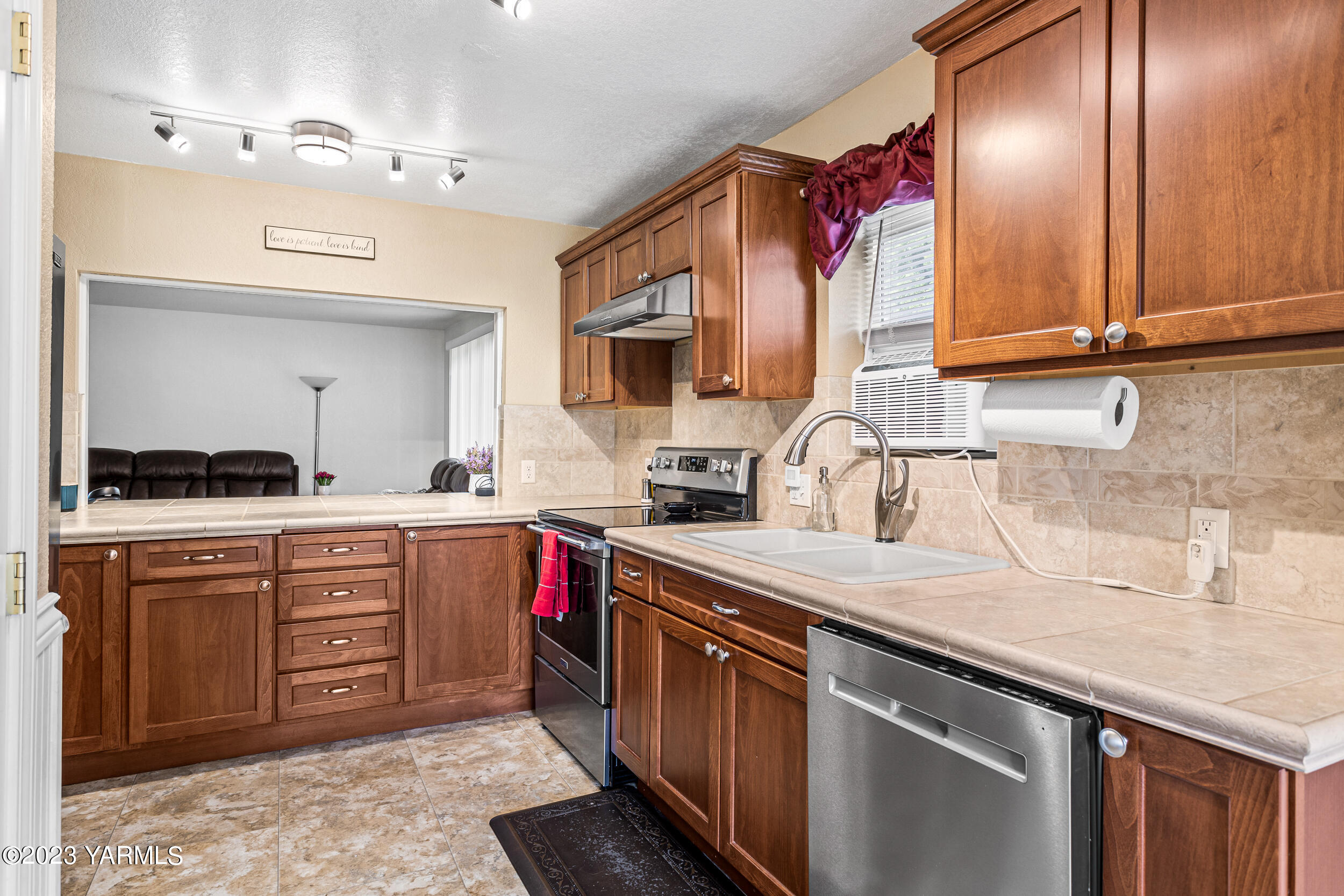 202 West Charron Road Moxee, WA 98936 - Photo 15 of 39 a kitchen with a sink stove and cabinets