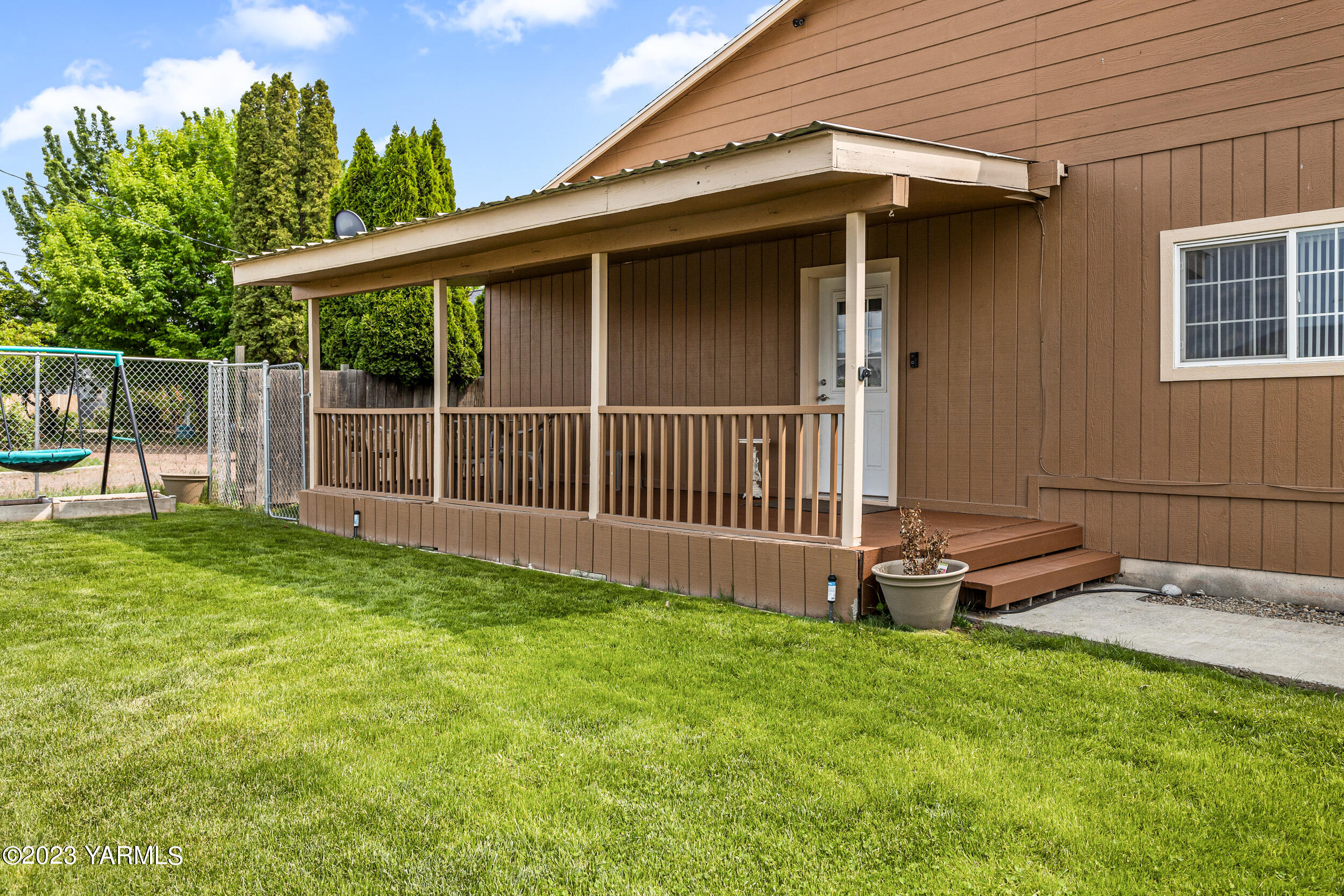 202 West Charron Road Moxee, WA 98936 - Photo 2 of 39 a view of a backyard with a garden