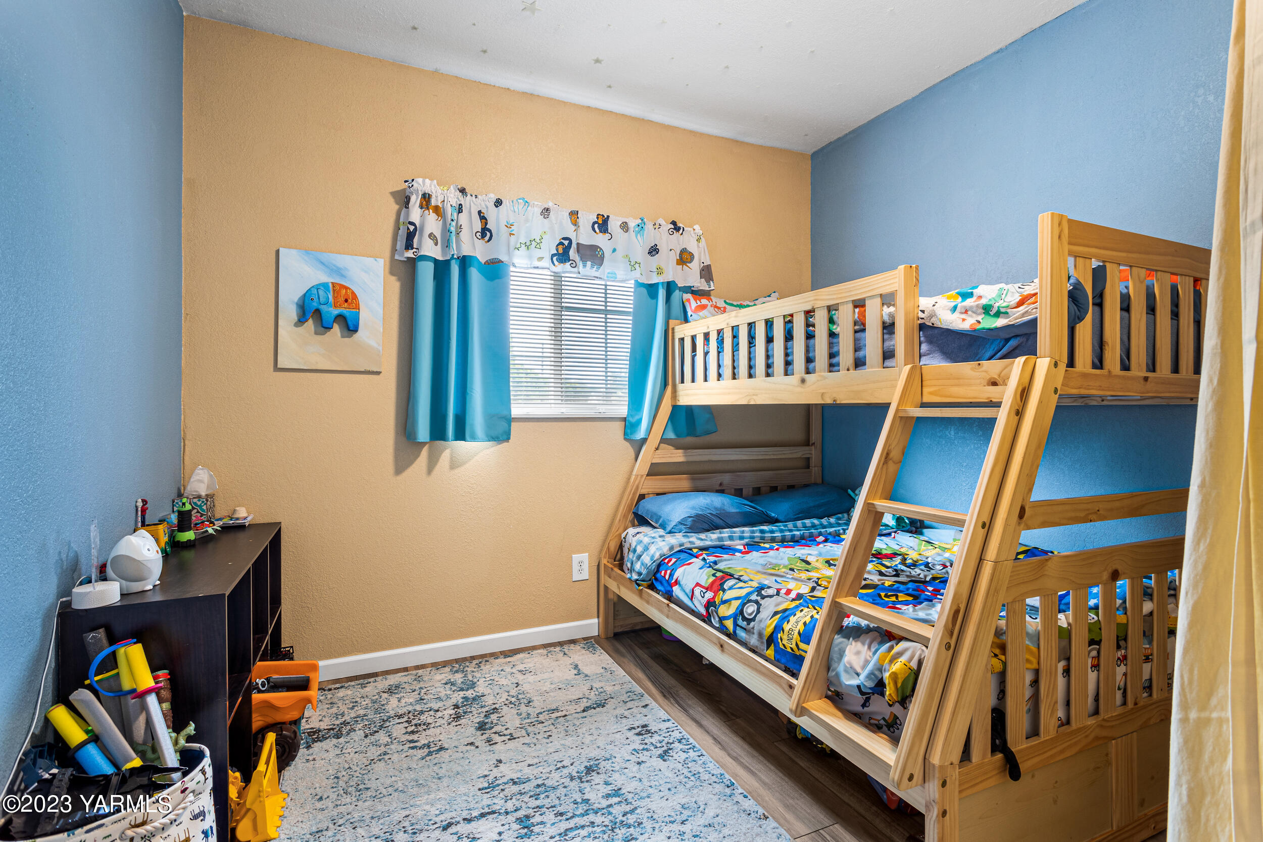 202 West Charron Road Moxee, WA 98936 - Photo 25 of 39 a front view of a bedroom with baby crib and furniture